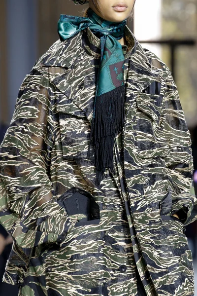 Look 44